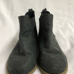 Crazy eight booties size 1 gray